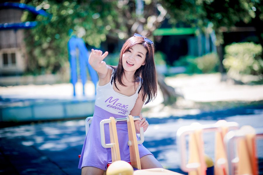 友谊和花香一样，还是淡一点的比较好，越淡的香气越使人依恋，也越能持久。